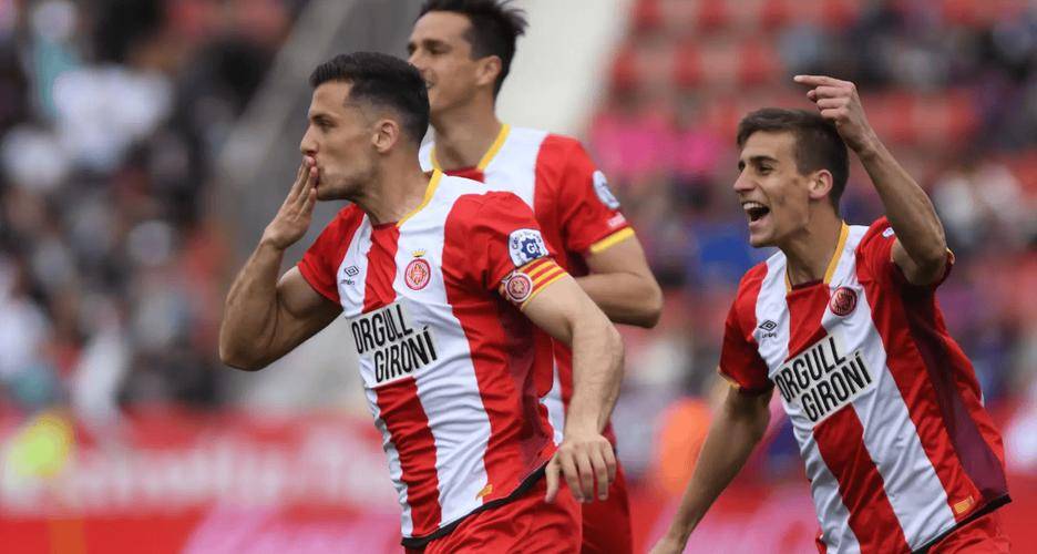 关于阿拉维斯客场战胜萨拉戈萨，实现客场三连胜的信息