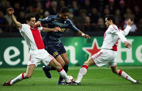 巴塞罗那突围成功,晋级前景一片光明 巴塞罗那突围成功,晋级前景一片光明